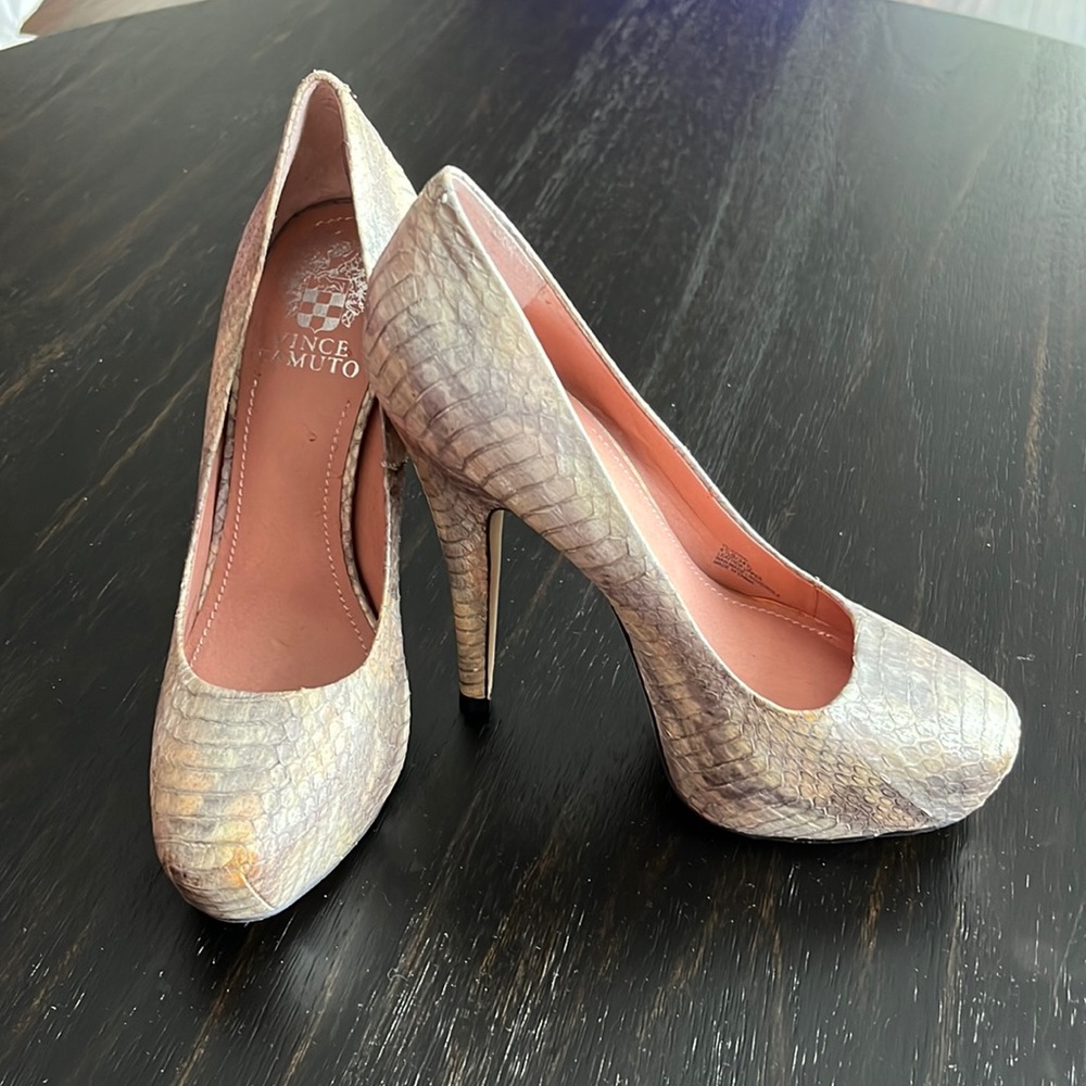 Vince Camuto pumps